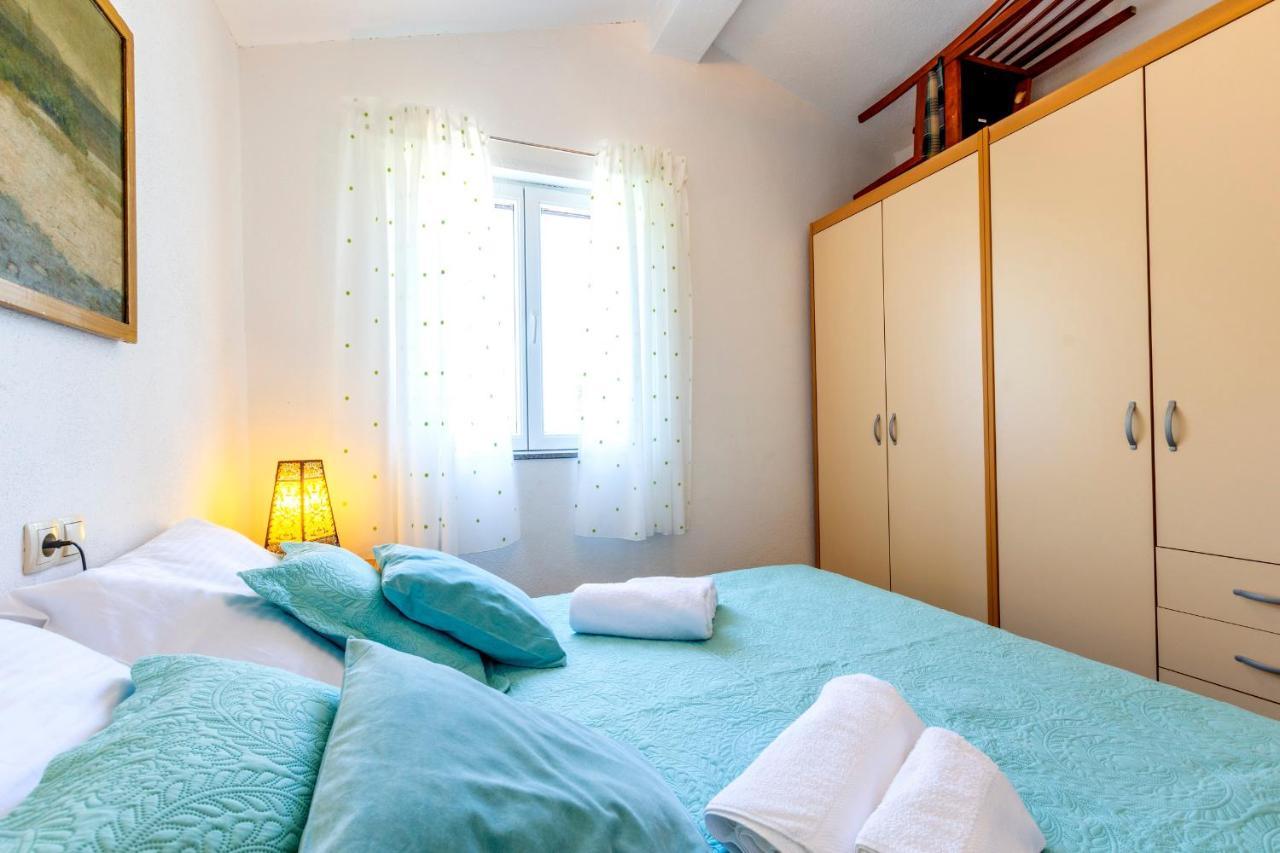 Janus Apartments Jelsa  Exterior foto